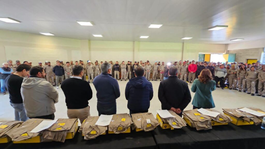 Trabajadores municipales recibieron su nueva indumentaria